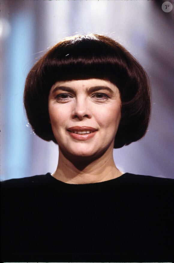 Portraits de diverses personnalités - Mireille Mathieu 1988