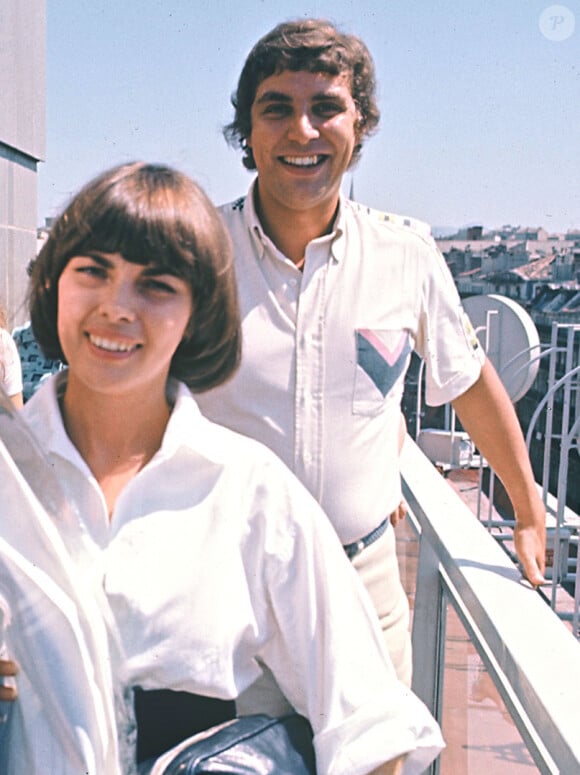 Elle aurait aussi été en couple avec Jean-Pierre Foucault...Mireille Mathieu avec Jean-Pierre Foucault pour la radio RMC