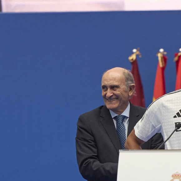 Kylian Mbappé présenté en tant que nouveau joueur du Real Madrid au Santiago Bernabeu, 16 juillet 2024. © Ruben Albarran/ZUMA Press/Bestimage