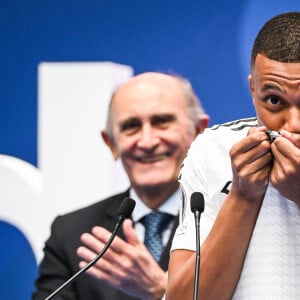 Kylian Mbappé présenté en tant que nouveau joueur du Real Madrid au Santiago Bernabeu, 16 juillet 2024. © Matthieu Mirville/ZUMA Press/BNestimage