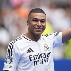 Un grand moment 
Kylian Mbappé présenté en tant que nouveau joueur du Real Madrid au Santiago Bernabeu, 16 juillet 2024. © Oscar J. Barroso/AFP7 via ZUMA Press/Bestimage