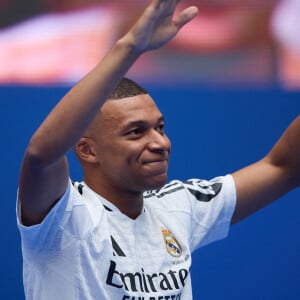 Kylian Mbappé présenté en tant que nouveau joueur du Real Madrid au Santiago Bernabeu, 16 juillet 2024. © LGM/Panoramic/Bestimage