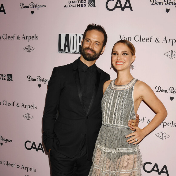 L'actrice continue de vivre dans la capitale où ses enfants sont scolarisés et fait du mieux qu'elle peut pour accepter son divorce. 
Benjamin Millepied et sa femme Natalie Portman - Les célébrités lors de la soirée 'L.A. Dance Project' à Los Angeles, le 20 octobre 2019.