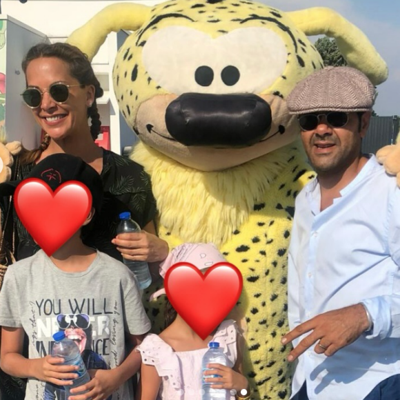 Il lui a aussi écrit un bel hommage. 
Melissa Theuriau fête son anniversaire aux côté de son mari Jamel Debbouze et de leurs enfants. A cette occasion ils ont dévoilé des photos actuelles et des archives. Juillet 2024. 