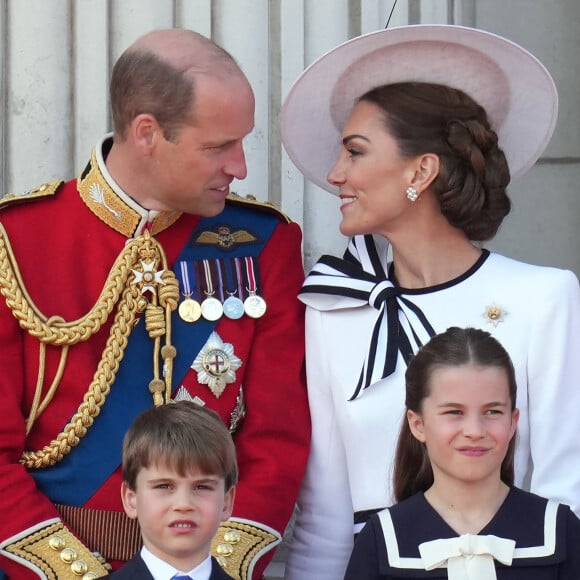 Kate Middleton et le prince William sont actuellement à la recherche d'un secrétaire privé adjoint pour le Pays de Galles et le Royaume-Uni
Le prince Louis, la princesse Charlotte, le prince William, prince de Galles, Catherine Kate Middleton, princesse de Galles - Les membres de la famille royale britannique au balcon du Palais de Buckingham lors de la parade militaire "Trooping the Colour" à Londres