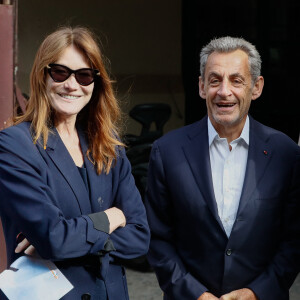 Pour rappel, les deux tourtereaux se sont rencontrés pour la première fois en 2007, avant de se marier dès l'année suivante
Nicolas Sarkozy et sa femme Carla Bruni vont voter pour le premier tour des législatives au lycée Jean de la Fontaine à Paris, France, le 30 juin 2024. © Christophe Clovis/Bestimage 