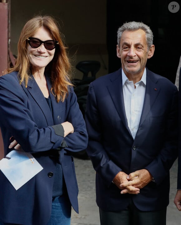 Pour rappel, les deux tourtereaux se sont rencontrés pour la première fois en 2007, avant de se marier dès l'année suivante
Nicolas Sarkozy et sa femme Carla Bruni vont voter pour le premier tour des législatives au lycée Jean de la Fontaine à Paris, France, le 30 juin 2024. © Christophe Clovis/Bestimage 