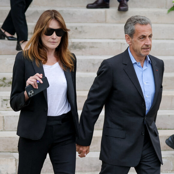 Nicolas Sarkozy et sa femme Carla Bruni - Sortie des obsèques de l'auteure-compositrice-interprète et actrice française Françoise Hardy au crématorium du cimetière du Père-Lachaise à Paris, France, le 20 juin 2024. © Jacovides-Moreau/Bestimage 