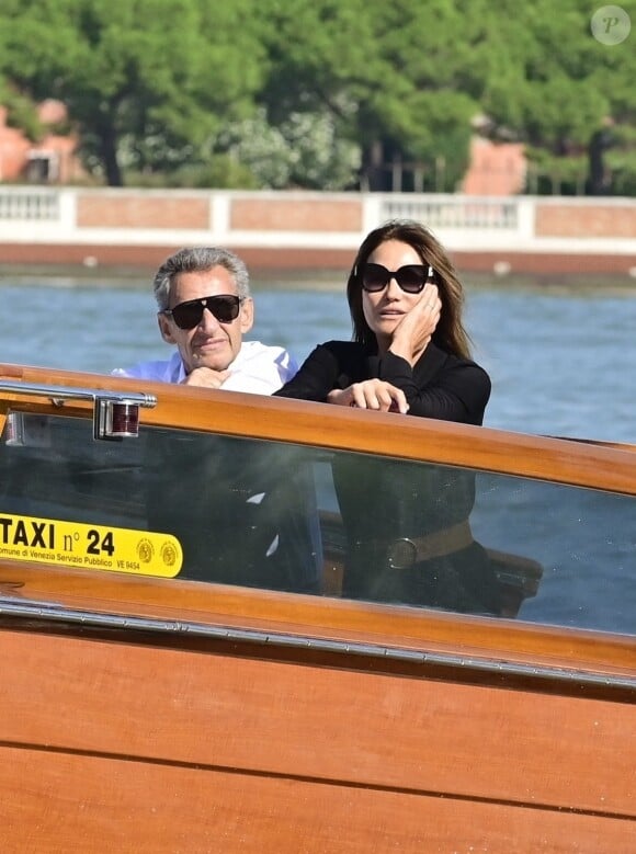 L'ancienne Première dame a publié deux vidéos du couple sur Instagram vendredi 19 juillet 2024
L'ancien président français Nicolas Sarkozy et sa femme Carla Bruni-Sarkozy arrivent à l'aéroport de Venise-Marco Polo et prennent un bateau-taxi lors du 80ème festival international du film de Venise, La Mostra, à Venise, Italie, le 2 septembre 2023. 