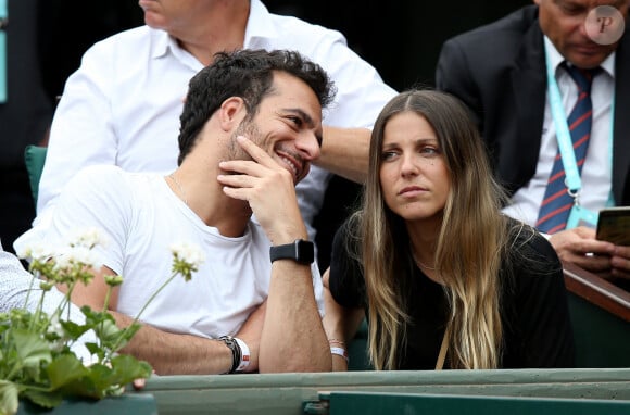 Amir Haddad et sa femme Lital en tribune lors des internationaux de tennis de Roland-Garros le 28 mai 2018. © Dominique Jacovides / Cyril Moreau / Bestimage