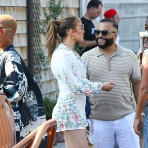 Jennifer Lopez avec ses amis au restaurant italien Arthur & Sons pour son dejeuner d'anniversaire le 21 juillet 2024