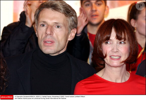 Giancarlo Gorassini/ABACA.  Sarlat-France, 6 novembre 2003. Les acteurs français Lambert Wilson et Sabine Azema posent lors d'un photocall pendant le festival international du film de Sarlat.