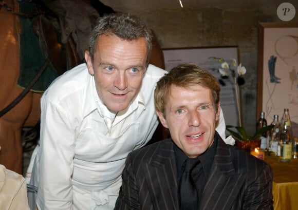 Le cuisinier français Alain Passard et l'acteur français Lambert Wilson lors de la soirée Emaar organisée par Mohamed Bin Ali Alabaar, président d'Emmar et du ministère de l'économie de Dubaï, au musée du cheval de Chantilly, en France, le 19 septembre 2004. Photo de Bruno Klein/ALAMO/ABACA.