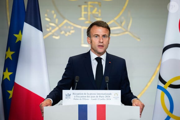 Discours d'Emmanuel Macron, président de la République lors de réception de la presse internationale au palais présidentiel de l'Elysée, à l'occasion des jeux olympiques et paralympiques de Paris 2024, à Paris, France, le 22 juillet 2024. © Eric Tschaen/Pool/Bestimage 