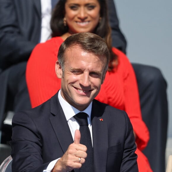 Emmanuel Macron en tribune présidentielle lors de la cérémonie du 144ème défilé militaire du 14 juillet, jour de la Fête Nationale, avenue Foch à Paris, France, le 14 juillet 2024. © Dominique Jacovides/Bestimage 