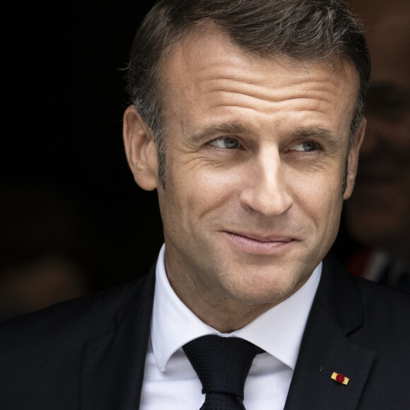 Emmanuel Macron, président de la République Française, et la Première dame Brigitte Macron, à la sortie du bureau de vote lors du deuxième tour des élections législatives au Touquet, ke 7 juillet 2024. © Eliot Blondet/Pool/Bestimage 