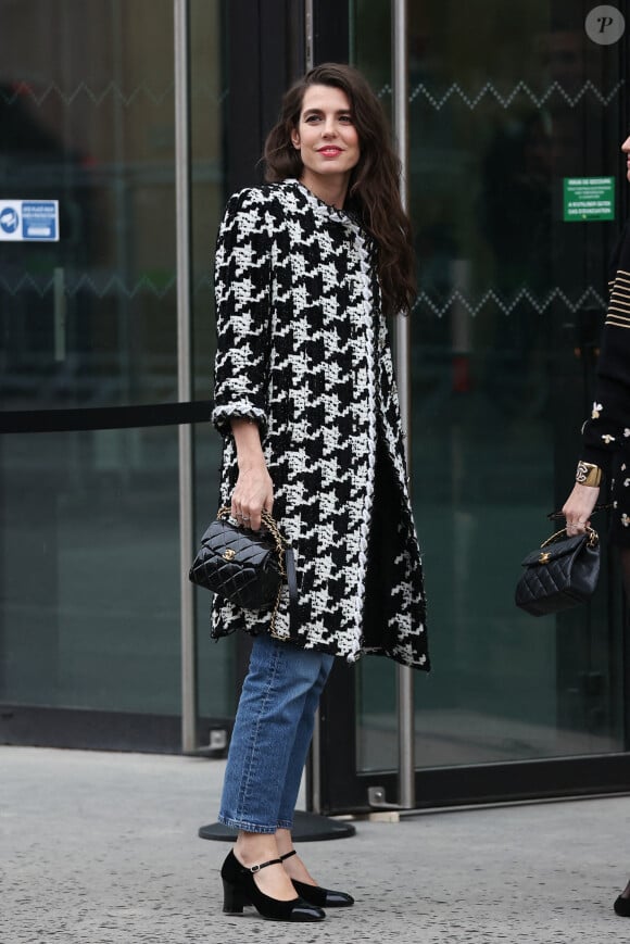 Charlotte Casiraghi assiste au défilé Chanel Haute Couture printemps/été 2024 dans le cadre de la semaine de la mode de Paris, le 23 janvier 2024 à Paris, France. Photo par Nasser Berzane/ABACAPRESS.COM