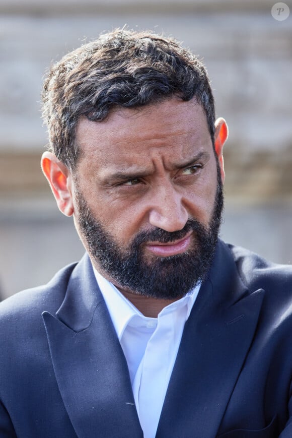 Cyril Hanouna - Inauguration de "La promenade Jean-Paul Belmondo" au terre-plein central du pont de Bir-Hakeim, ouvrage public communal situé sous le viaduc du métro aérien, à Paris (15e, 16e) le 12 avril 2023. © Cyril Moreau/Bestimage