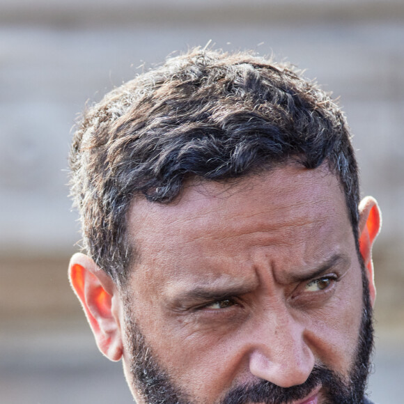 Cyril Hanouna - Inauguration de "La promenade Jean-Paul Belmondo" au terre-plein central du pont de Bir-Hakeim, ouvrage public communal situé sous le viaduc du métro aérien, à Paris (15e, 16e) le 12 avril 2023. © Cyril Moreau/Bestimage