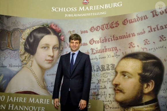 Le prince Ernst August de Hanovre Jr présentant une exposition à propos de Marie et Georg de Hanovre au château Marienburg à Pattensen le 12 avril 2018.