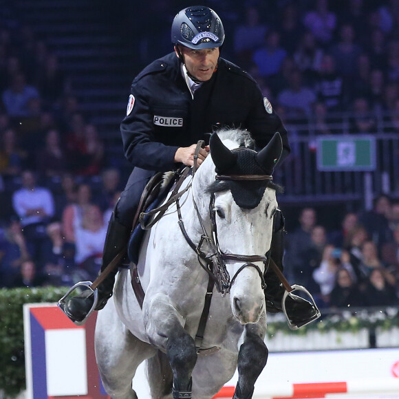 Fin juin, alors qu'il participait à l'une d'entre elles en région parisienne, Nicolas Canteloup aurait été victime d'une chute sévère.
Nicolas Canteloup lors de la troisième journée du Longines Masters de Paris 2016 au parc des expositions de Villepinte le 3 décembre 2016