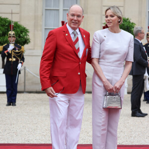 Le prince Albert II de Monaco et la princesse Charlène de Monaco - Emmanuel Macron, Président de la République Française, et la Première dame Brigitte Macron, accueillent les chefs d'Etat et de gouvernement présents à Paris pour la cérémonie d'ouverture des Jeux Olympiques de Paris 2024 (JO).  © Dominique Jacovides- Pierre Perusseau /Bestimage 