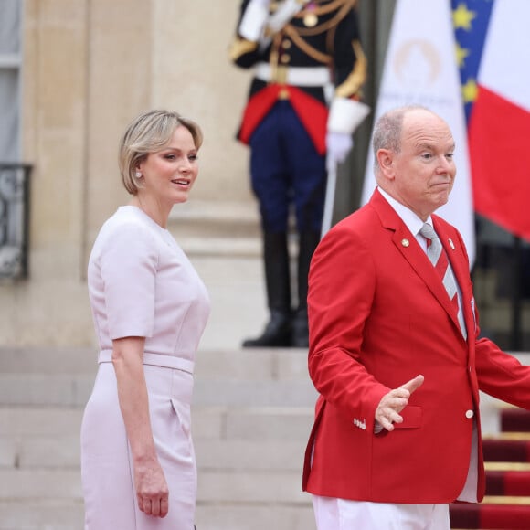 Le prince Albert II de Monaco et la princesse Charlène de Monaco - Emmanuel Macron, Président de la République Française, et la Première dame Brigitte Macron, accueillent les chefs d'Etat et de gouvernement présents à Paris pour la cérémonie d'ouverture des Jeux Olympiques de Paris 2024 (JO). © Dominique Jacovides- Pierre Perusseau /Bestimage 