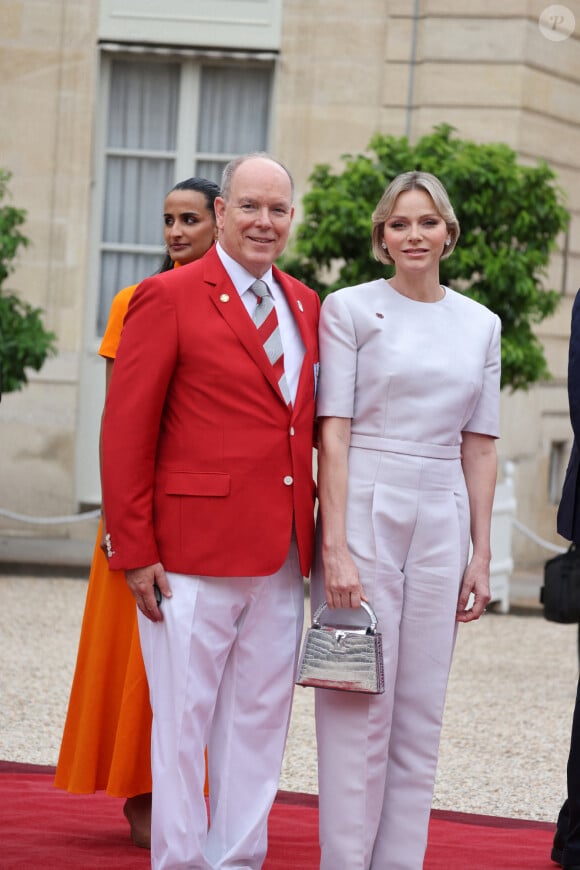 Le prince Albert II de Monaco et la princesse Charlène de Monaco - Emmanuel Macron, Président de la République Française, et la Première dame Brigitte Macron, accueillent les chefs d'Etat et de gouvernement présents à Paris pour la cérémonie d'ouverture des Jeux Olympiques de Paris 2024 (JO).  © Dominique Jacovides- Pierre Perusseau /Bestimage 