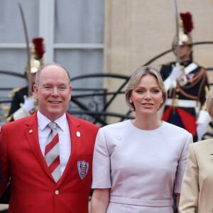 Le prince Albert II de Monaco et la princesse Charlène de Monaco - Emmanuel Macron, Président de la République Française, et la Première dame Brigitte Macron, accueillent les chefs d'Etat et de gouvernement présents à Paris pour la cérémonie d'ouverture des Jeux Olympiques de Paris 2024 (JO).  © Dominique Jacovides- Pierre Perusseau /Bestimage 