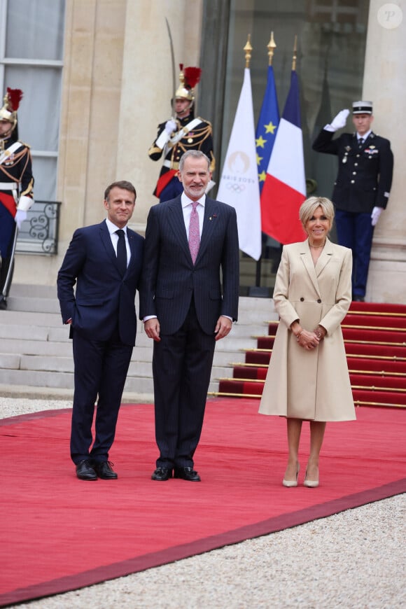 Le roi Felipe VI d'Espagne - Emmanuel Macron, Président de la République Française, et la Première dame Brigitte Macron, accueillent les chefs d'Etat et de gouvernement présents à Paris pour la cérémonie d'ouverture des Jeux Olympiques de Paris 2024 (JO).  © Dominique Jacovides- Pierre Perusseau /Bestimage 