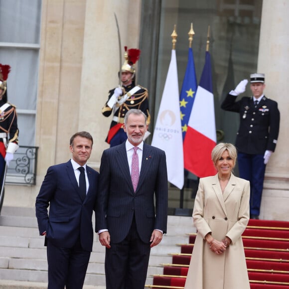 Le roi Felipe VI d'Espagne - Emmanuel Macron, Président de la République Française, et la Première dame Brigitte Macron, accueillent les chefs d'Etat et de gouvernement présents à Paris pour la cérémonie d'ouverture des Jeux Olympiques de Paris 2024 (JO).  © Dominique Jacovides- Pierre Perusseau /Bestimage 