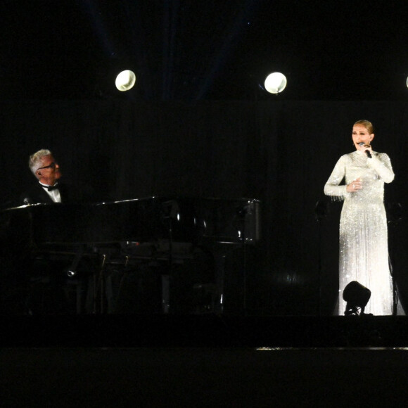 Une magnifique performance puisque la veuve de René Angelil n'avait pas chanté depuis quatre ans et avait d'ailleurs annulé sa tournée prévue en 2023 et 2024.
Céline Dion à Paris le 26 juillet 2024 © Photo News / Panoramic / Bestimage
