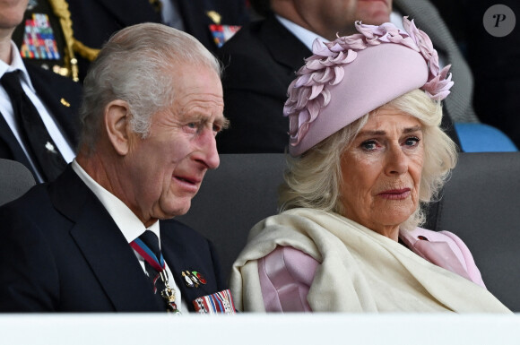 Le roi Charles III d'Angleterre et la reine consort Camilla Parker Bowles - La famille royale d'Angleterre lors des commémorations du 80ème anniversaire du débarquement (D-Day) à Portsmouth. Le 5 juin 2024 © Dylan Martinez / Pool / Bestimage 