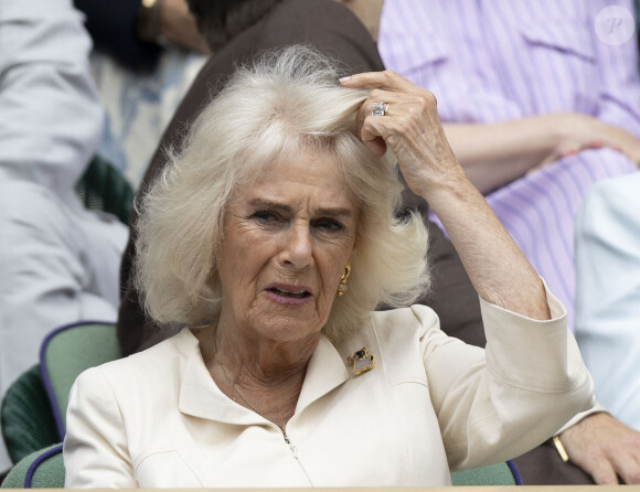 Aucune rémunération la concernant ne figure sur le rapport du duché de Cornouailles, géré désormais par William depuis qu'il est devenu prince de Galles
La reine consort d'Angleterre Camilla Parker Bowles dans les tribunes de Wimbledon, lors de la 10ème journée du tournoi de tennis. Le 10 juillet 2024