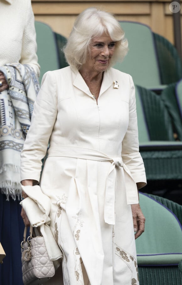 La reine consort d'Angleterre Camilla Parker Bowles dans les tribunes de Wimbledon, lors de la 10ème journée du tournoi de tennis. Le 10 juillet 2024