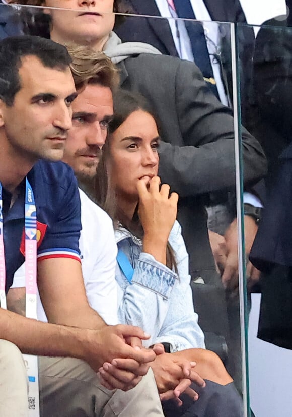 Antoine Griezmann et sa femme Erika Choperena - Les célébrités assistent à la Finale de Rugby à 7 opposant la France aux Fidji lors des Jeux Olympiques de Paris 2024 (JO) au Stade de France à Saint-Denis, Seine Saint-Denis, le 27 juillet 2024. © Jacovides-Perusseau/Bestimage 