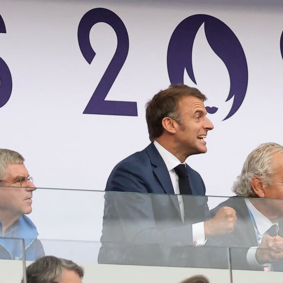 "C'est fou ! C'est dur de trouver des mots quand on a la chance de vivre des émotions comme celles-là" a confié au Figaro Antoine Dupont
Amélie Oudéa-Castéra, Emmanuel Macron - Les célébrités assistent à la Finale de Rugby à 7 opposant la France aux Fidji lors des Jeux Olympiques de Paris 2024 (JO) au Stade de France à Saint-Denis, Seine Saint-Denis, le 27 juillet 2024. © Jacovides-Perusseau/Bestimage 