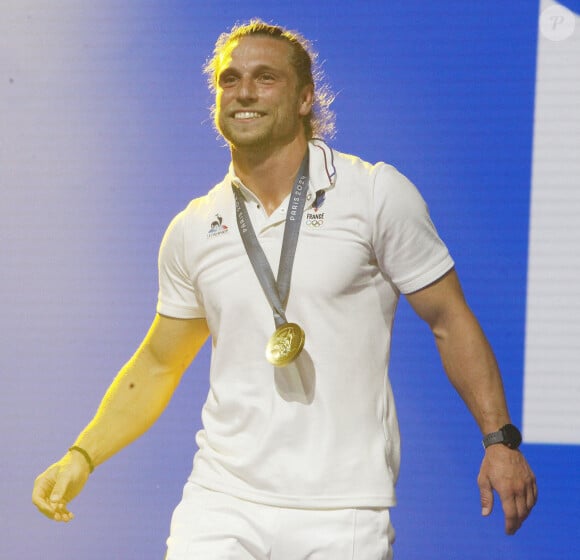 Stephen Parez-Edo Martin (FRA) - Les joueurs de l'équipe de France de Rugby à 7 célèbrent leur médaille d'or au Club France porte de la Villette lors des Jeux Olympiques (JO) de Paris 2024, à Paris, France, le 27 juillet 2024. © Jonathan Rebboah/Panoramic/Bestimage 