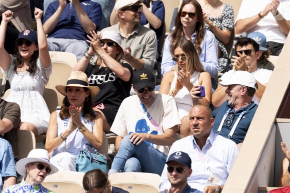 L'ancienne gloire du football français était venu assister au match de Rafael Nadal dimanche 28 juillet 2024
Zinédine Zidane et sa femme Véronique assistent à l'épreuve de tennis (Rafael Nadal) lors des Jeux Olympiques de Paris 2024 (JO) à Roland Garros, à Paris, France, le 28 juillet 2024. © Jacovides-Perusseau/Bestimage