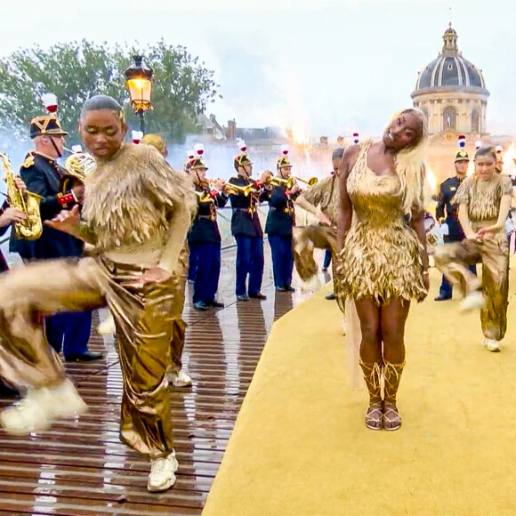 Aya Nakamura chante lors de la cérémonie d'ouverture des Jeux Olympiques (JO) de Paris 2024, à Paris, France, le 26 juillet 2024. 