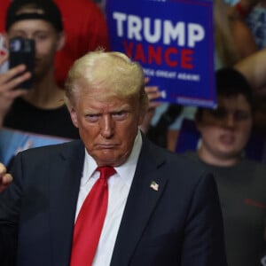 Donald J. Trump et son colistier JD Vance en meeting à Grand Rapids dans le Michigan.