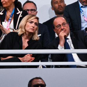 Les Jeux Olympiques de Paris 2024 battent actuellement leur plein !
Cérémonie d'ouverture des Jeux Olympiques (JO) de Paris 2024- Francois Hollande et son épouse Julie Gayet. (Federico Pestellini / Panoramic / Bestimage)