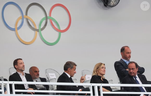 Pour rappel, les tourtereaux sont tous deux fans de rugby !
Cérémonie d'ouverture des Jeux Olympiques (JO) de Paris 2024 le 26 juillet 2024 - Julie Gayet et son compagnon François Hollande aux côtés de Nicolas Sarkozy. (Credit Image: © Mickael Chavet/ZUMA Press Wire)