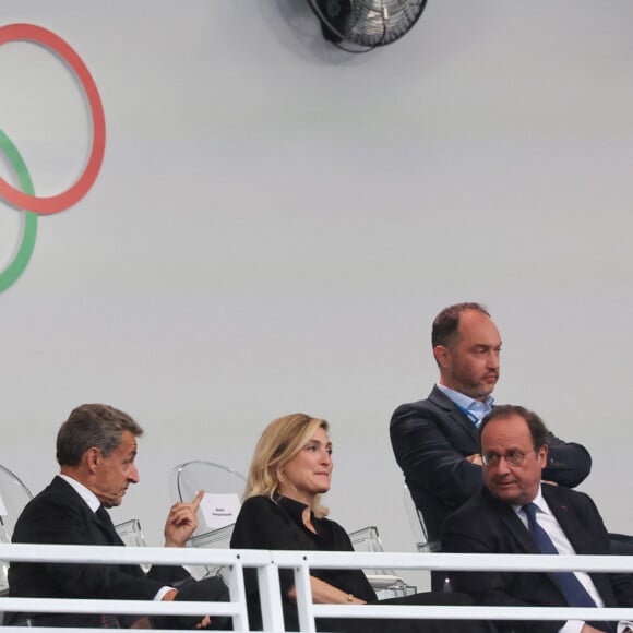 Pour rappel, les tourtereaux sont tous deux fans de rugby !
Cérémonie d'ouverture des Jeux Olympiques (JO) de Paris 2024 le 26 juillet 2024 - Julie Gayet et son compagnon François Hollande aux côtés de Nicolas Sarkozy. (Credit Image: © Mickael Chavet/ZUMA Press Wire)