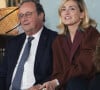 Lundi 29 juillet 2024, Julie Gayet et François Hollande ont assisté au quart de finale du tournoi de rugby à 7 féminin au Stade de France.
François Hollande et sa compagne Julie Gayet assistent au match opposant C. Alcaraz à S. Tsitsipas lors des Internationaux de France de tennis de Roland Garros 2024 à Paris le 4 juin 2024. © Jacovides-Moreau/Bestimage 