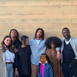 Et ont fondé une belle famille
Sabah Sy, l'une des filles de l'acteur Omar Sy, a partagé une photo de sa famille au complet.