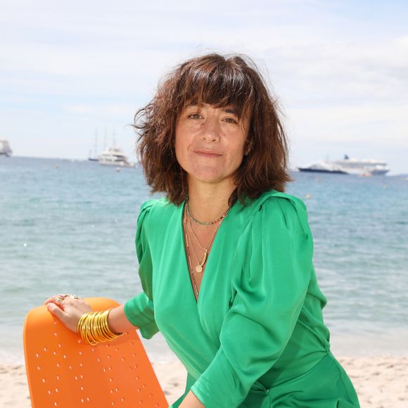 Exclusif - Romane Bohringer du jury de l'oeil d'Or pose sur la plage de la Quinzaine lors du 72ème festival du film de Cannes' le 20 Mai. © Denis Guignebourg/Bestimage 