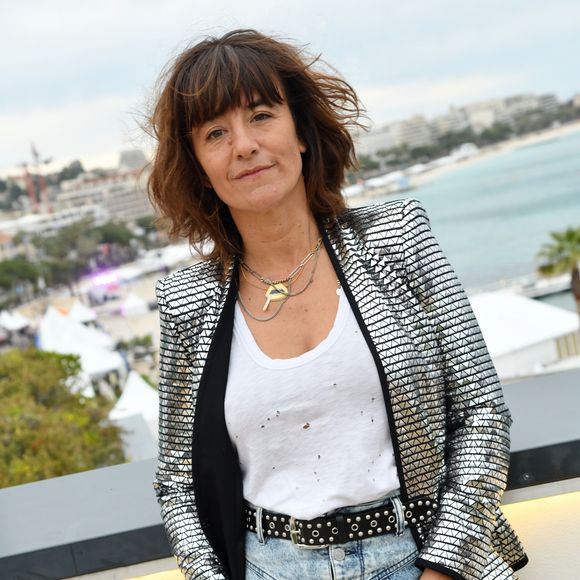 Romane Bohringer au Mouton Cadet Wine Bar sur la terrasse du Palais des Festivals lors du 72ème Festival International du Film de Cannes le 17 mai 2019. © Bruno Bebert/Bestimage 