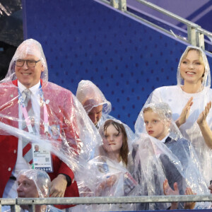 Et ensemble à la tete d'une petite famille
Le prince Albert II de Monaco et la princesse Charlene - Cérémonie d'ouverture des Jeux Olympique (JO) de Paris