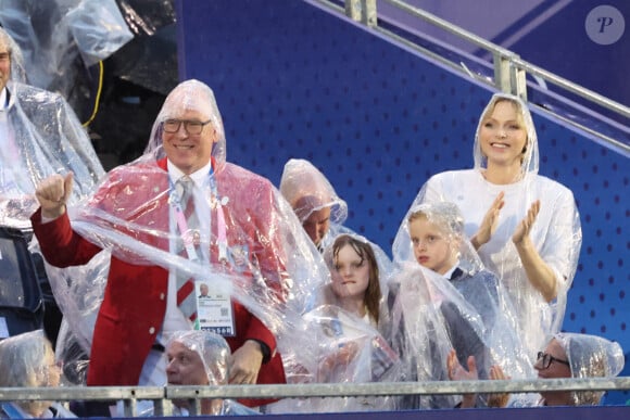 Et ensemble à la tete d'une petite famille
Le prince Albert II de Monaco et la princesse Charlene - Cérémonie d'ouverture des Jeux Olympique (JO) de Paris